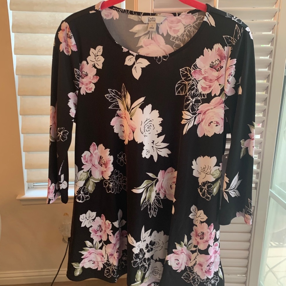 🌸🌸LOVELY CROFT&BARROW TOP (S) New with tags🌸🌸